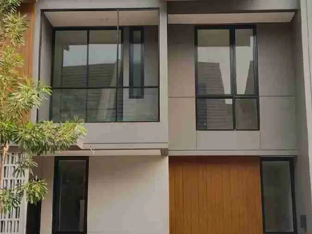 rumah 3 lantai ada aticc di sumarecom crown gading bekasi