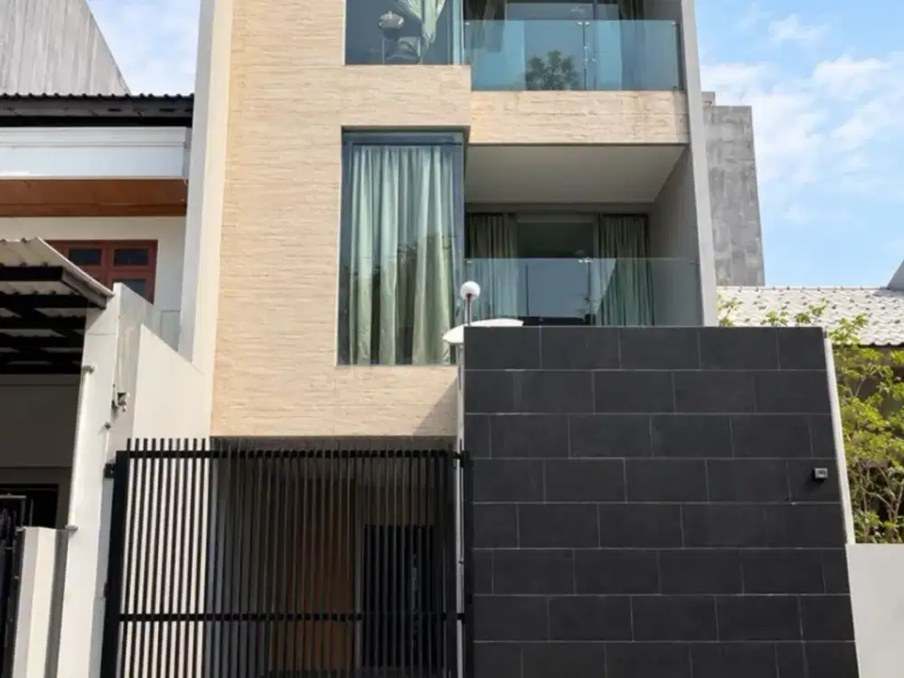 Rumah Siap Huni 3 Lantai di Sunter Sacna, Jakarta Utara
