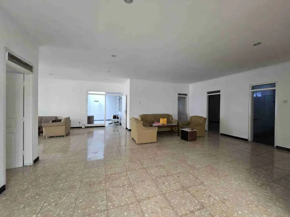 FOR RENT RUMAH SIAP HUNI COCOK BUAT SILENT OFFICE DI AREA SENOPATI KEBAYORAN BARU JAKARTA SELATAN