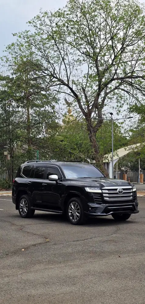TERMURAH CASH Land Cruiser VXR300 4x4 AT Diesel 2023
