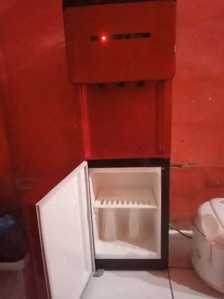 Dispenser air Denpoo galon atas