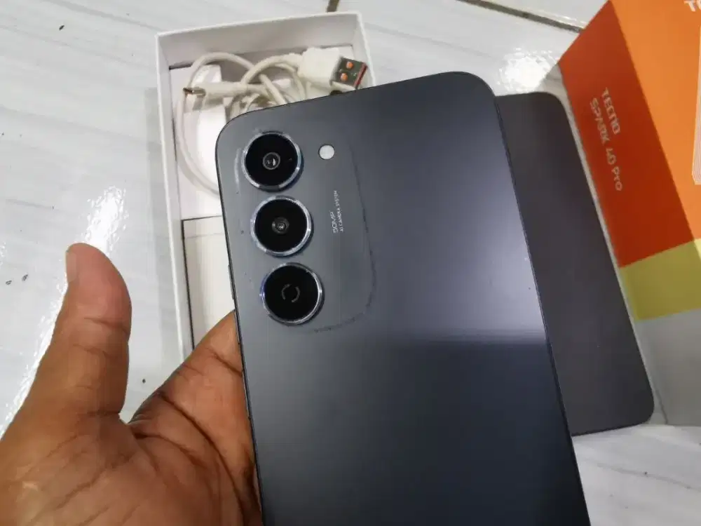 Tecno Spark 40 pro

Ram 8+8/128