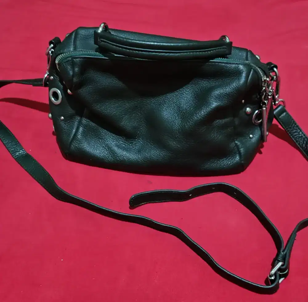 Tas selempang hijau botol kulit asli