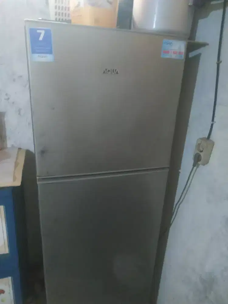 Kulkas aqua 2 pintu