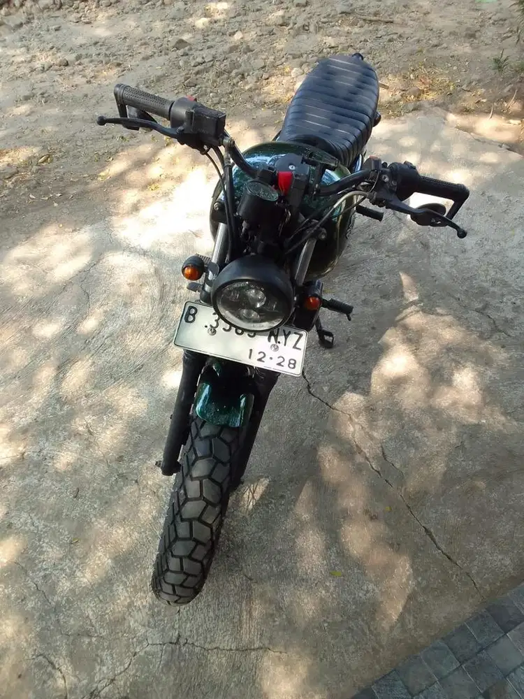 Kawasaki W175 Full Custom Katros Garage