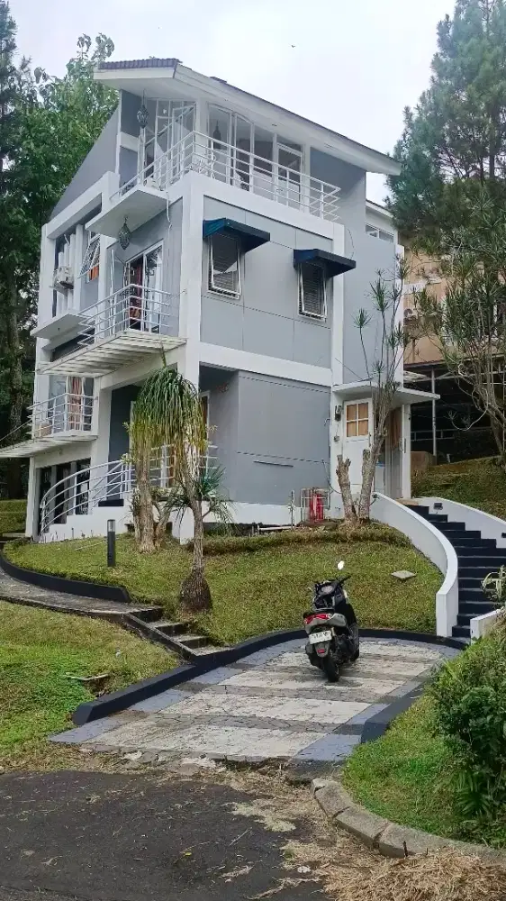 Di jual Vila kota Bunga Puncak