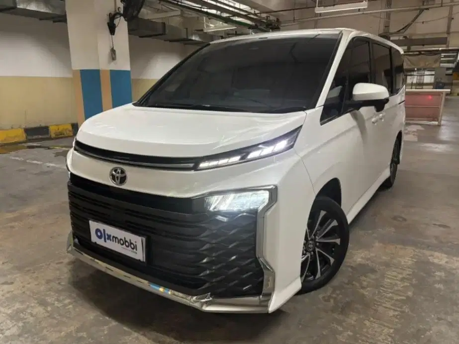LOW DP Toyota Voxy 2.0 Bensin-AT 2024 HOO