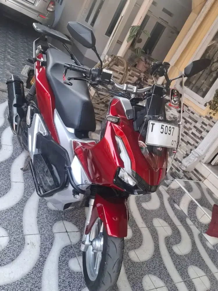 Honda ADV 150 red