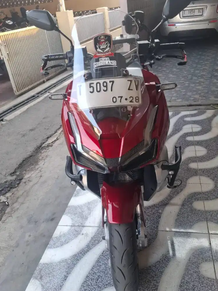 Honda ADV 150.red