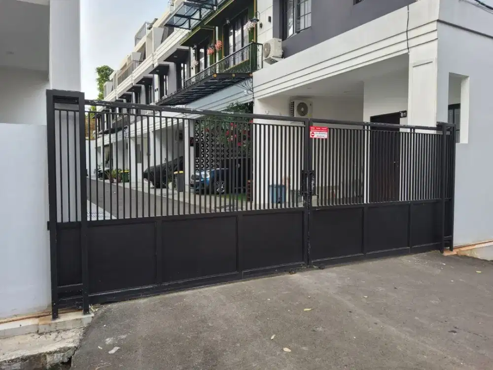 Dijual Rumah  3 Lantai Pesona Line 14 Residence Dekat Pasar Minggu & Ragunan - SHM On Hand