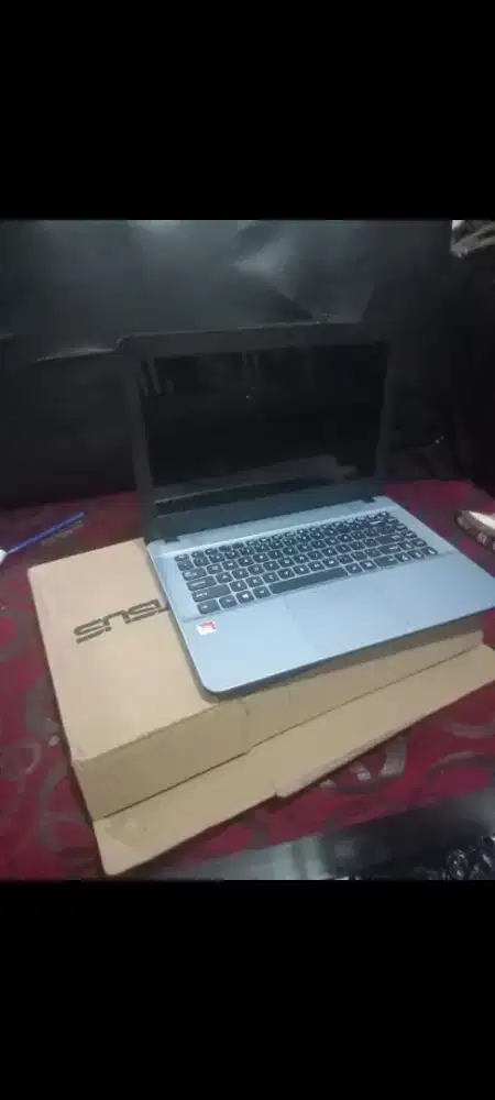 Laptop Asus mulus orian fullset siap pakai