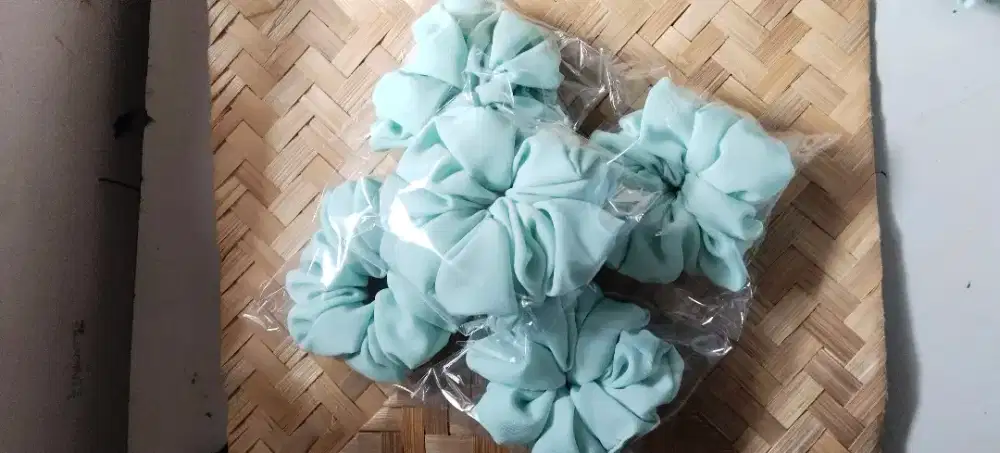 Scrunchie wolfis Mint, lembut dan cantik, jahitan rapih tangan