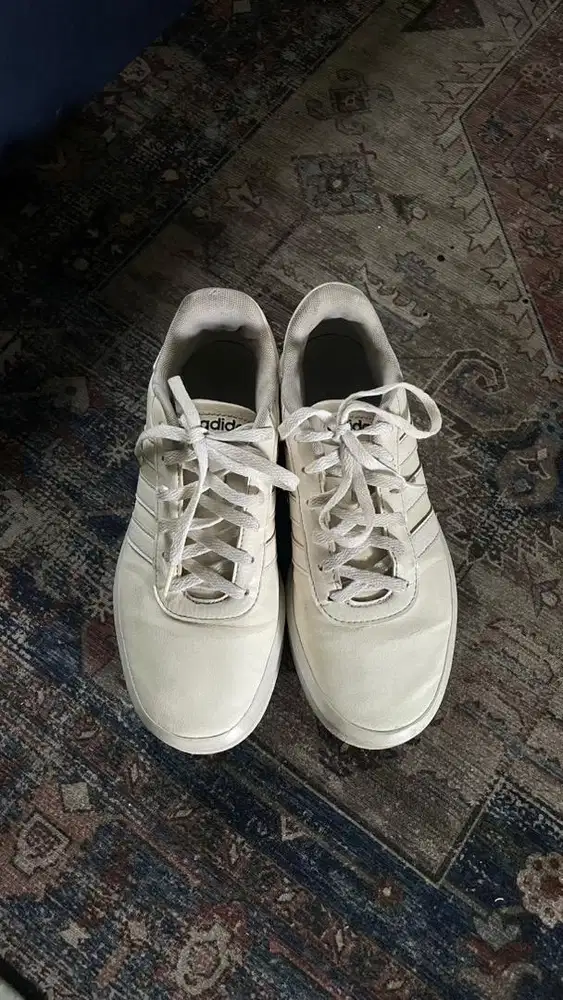 SEPATU ADIDAS PUTIH