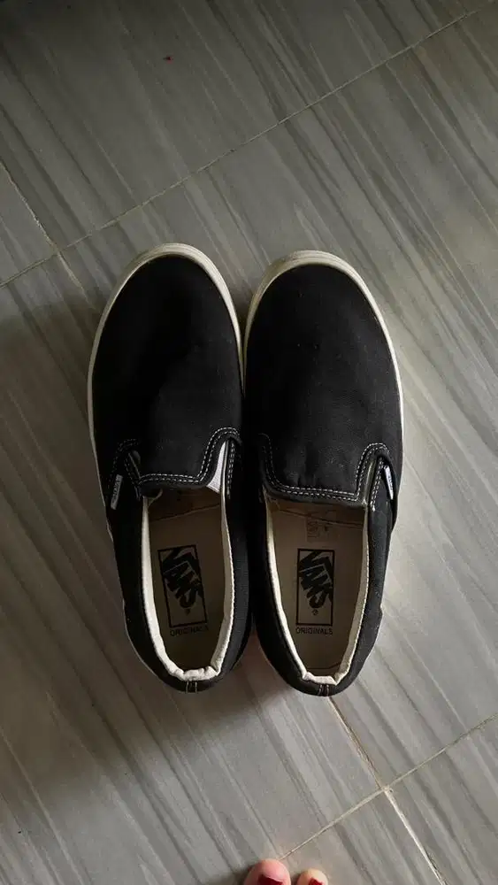 SEPATU VANS SLIP ON