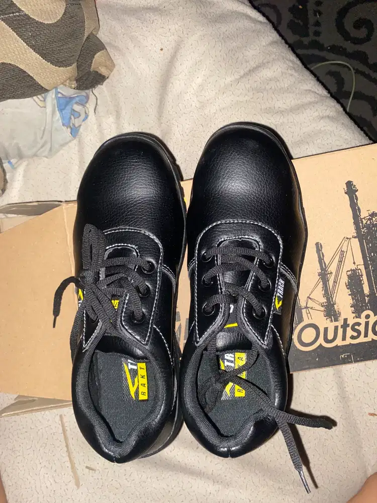 Sepatu safety track A-102 pendek model tali/ sepatu track A102