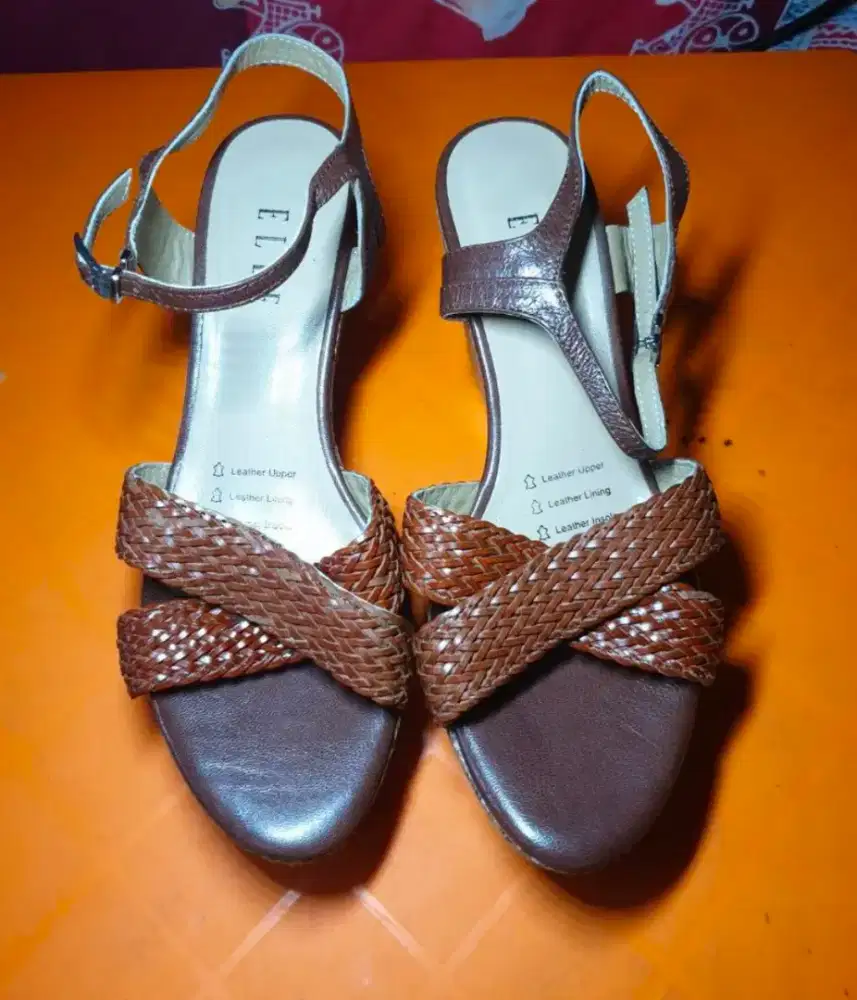 sepatu wedges wanita warna coklat