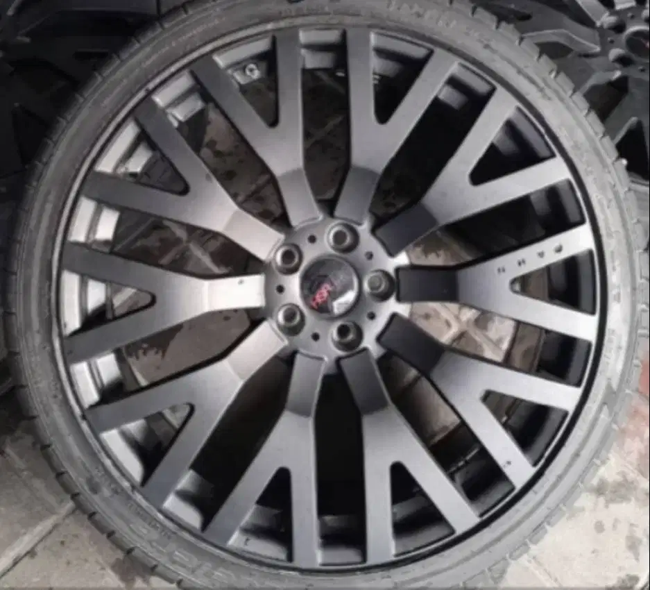 Dicari Velg Ring 22 PCD 6x139,7