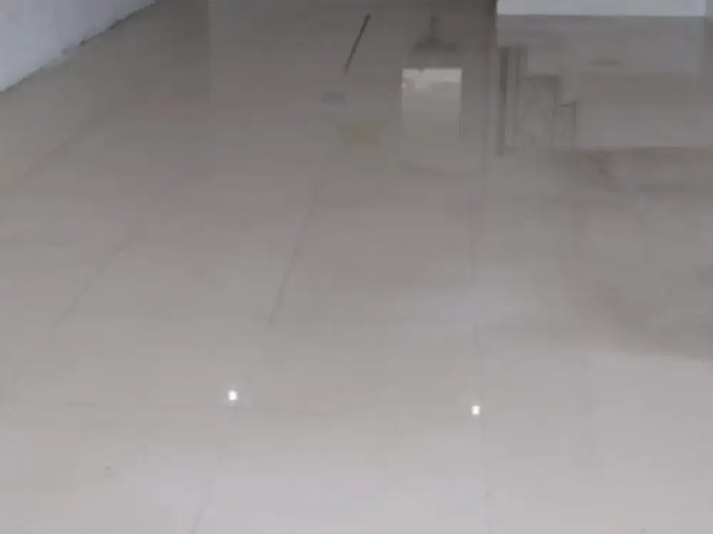 Ruko Hadap Jalan Di Kota Wisata, Cibubur