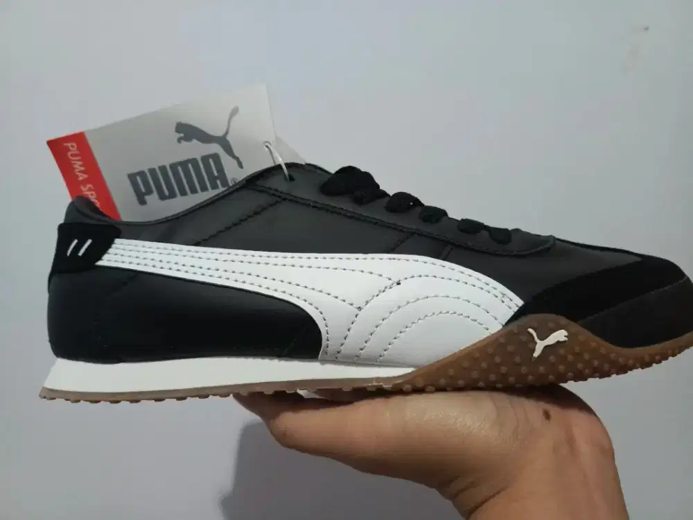 Sepatu unisex olahraga