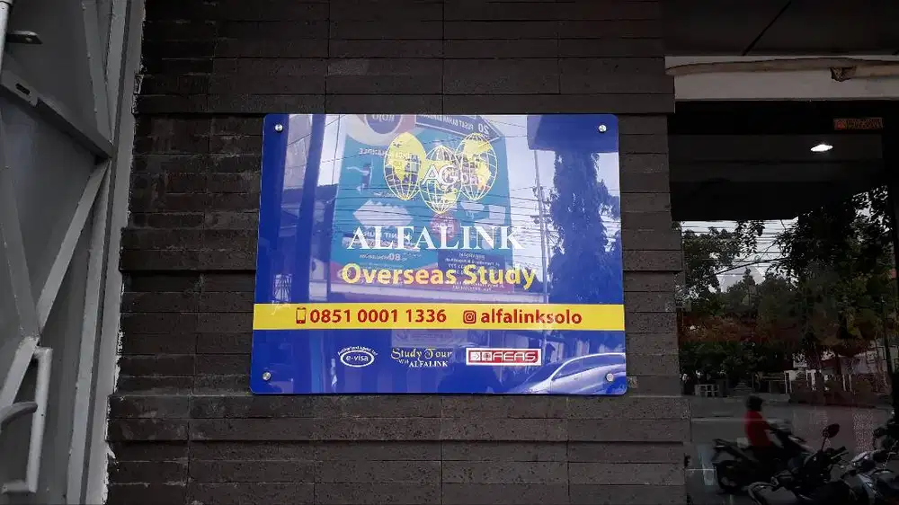 papannama akrilik, neonbox, neonsign, reklame, advertising di Soloraya