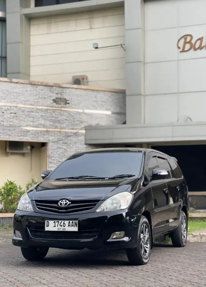 112Jt!! INNOVA 2.0 V AT 2010 (D) HITAM MET