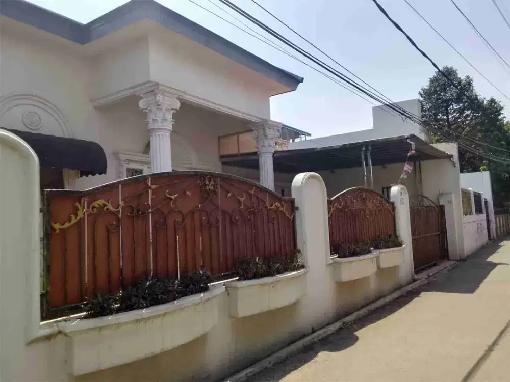 Dijual Cepat Rumah Mewah Tanah Luas di Beji Depok