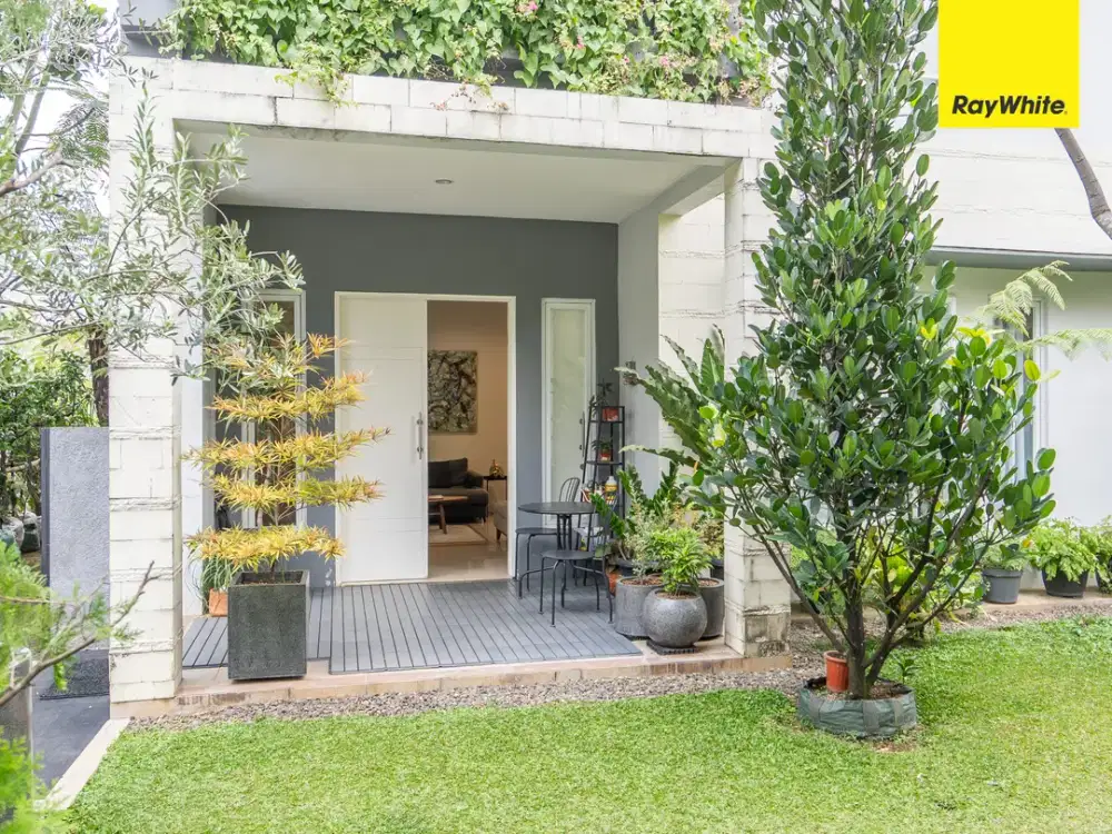 Hunian Exclusive Modern Tropical Minimalist Dengan Lahan Luas | View Pegunungan di Cluster Santorini Sentul City