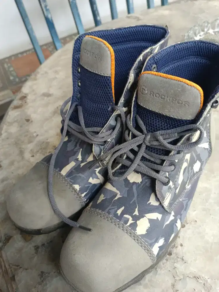 Sepatu boot rockport
