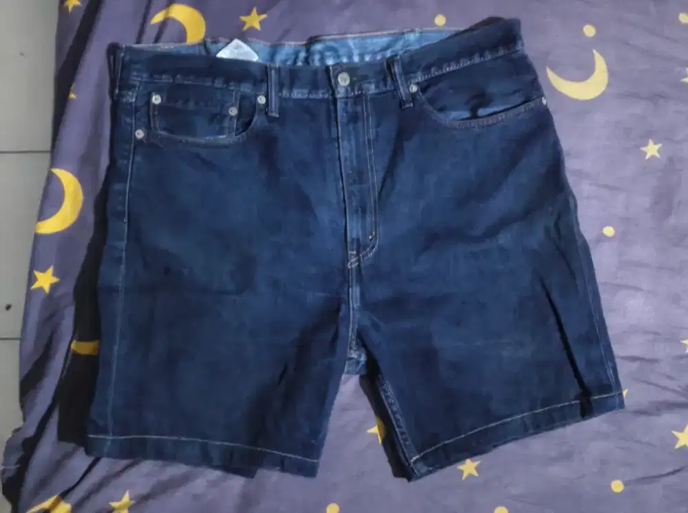 Aneka celana jeans dan parasut