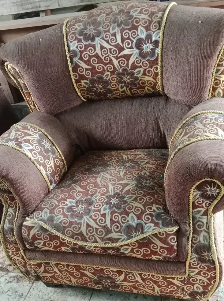 Sofa masih bagus buat diruang tamu