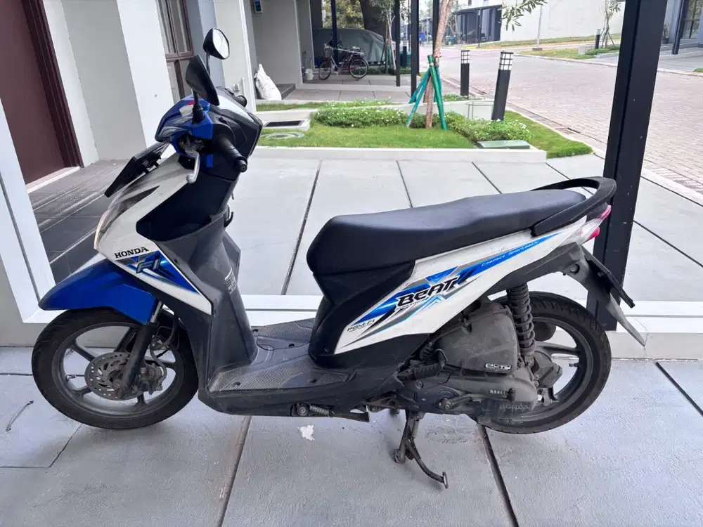 Dijual motor Honda matic Beat 2016 warna biru putih