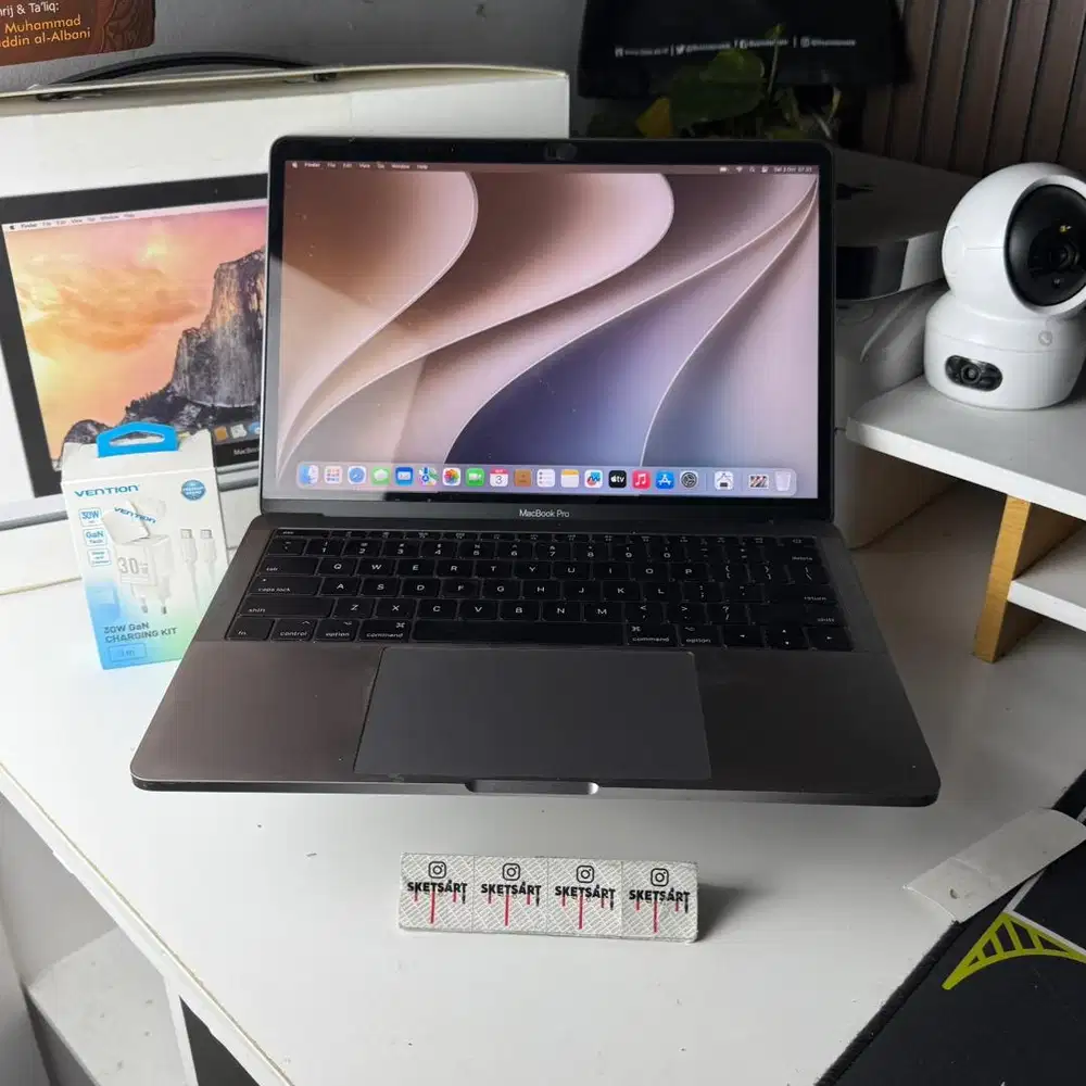MacBook Pro 2017 Core i5 8/256gb Spacegray BH 100%