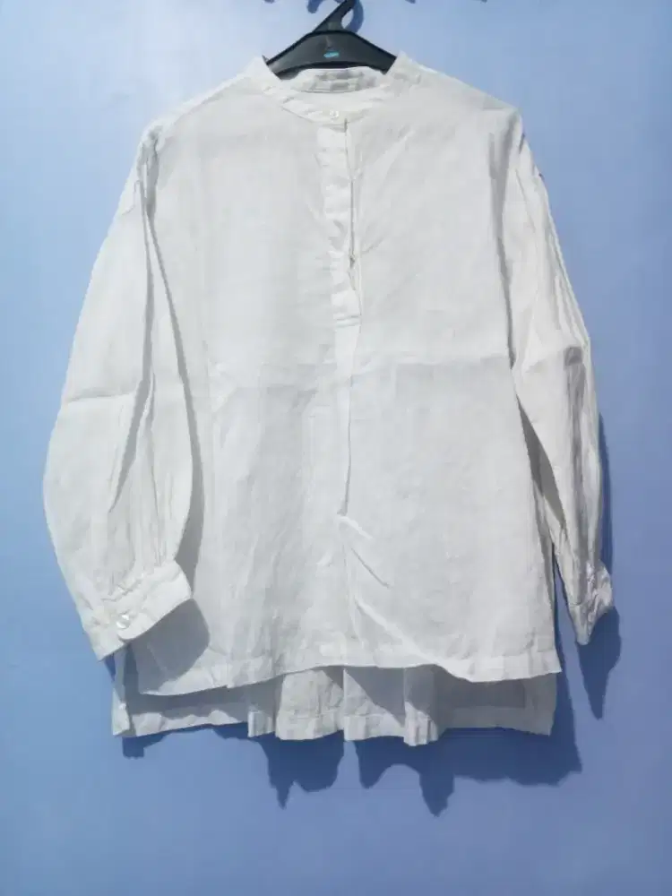 Blus Linen Kerah Mandarin Putih
