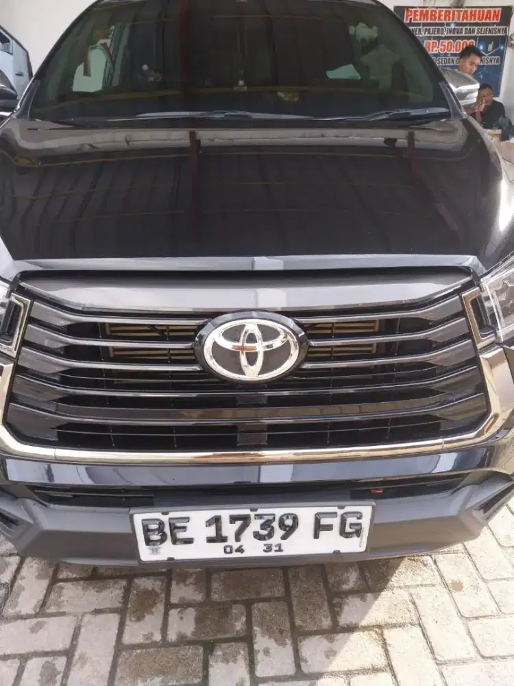 Innova Venturer Diesel Matic 2021 Low Km