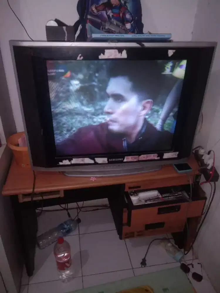 Tv tabung 29in dan setbok minus remot maharin aja 475000