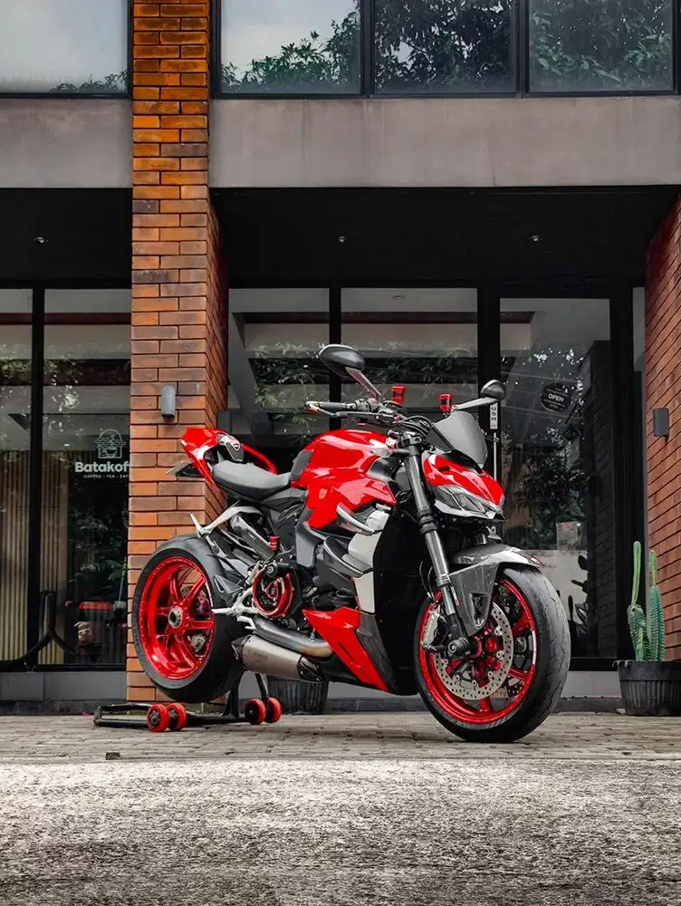 Ducati Streetfighter V2 tahun 2023 Full Hedon Low Odo Mulus