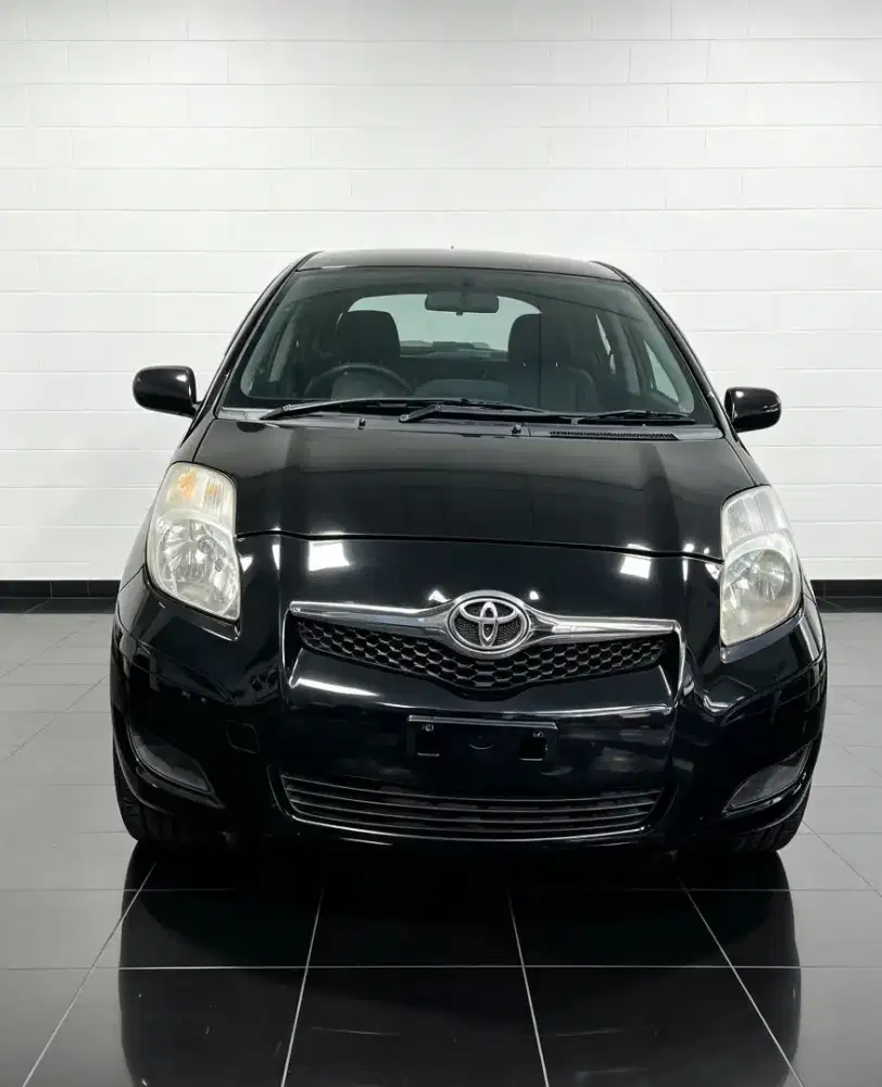 YARIS J METIC 2010