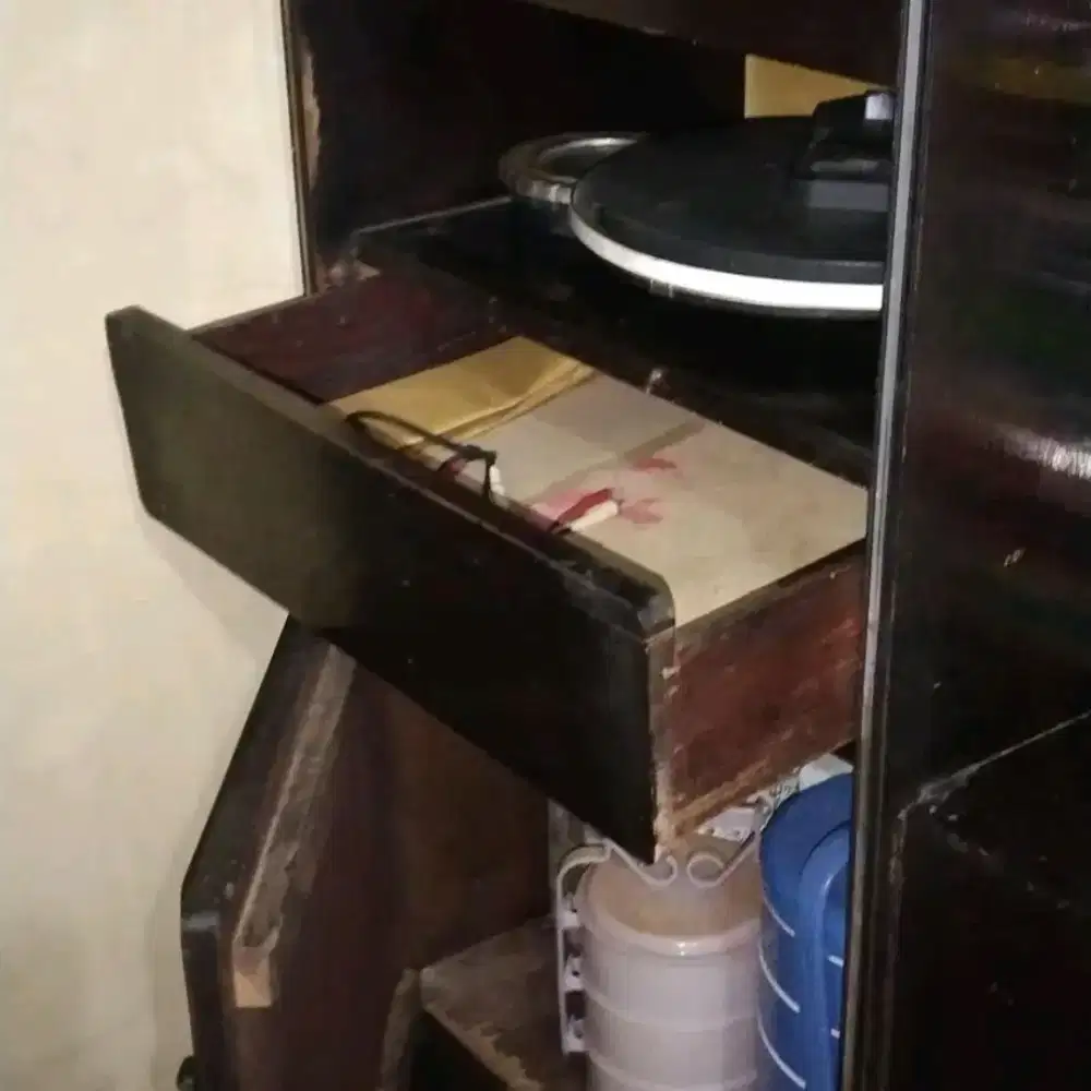 lemari kaca pajang besar kayu jati jadul