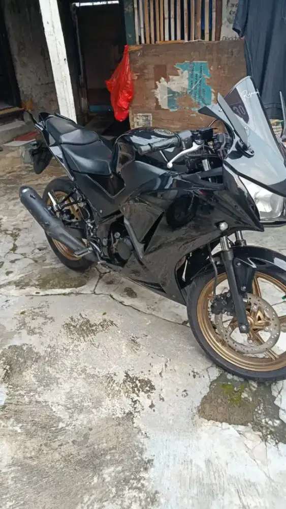 Dijual motor Honda CBR150 Old tahun 2015
