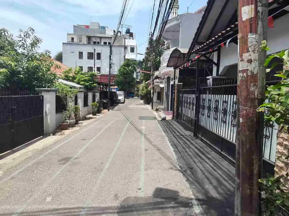 Dijual Rumah hitung tanah, Kos 7 Kamar, Akses motor, 2 menit ke Akses jalan mobil dan Stasiun Tebet, Jaksel