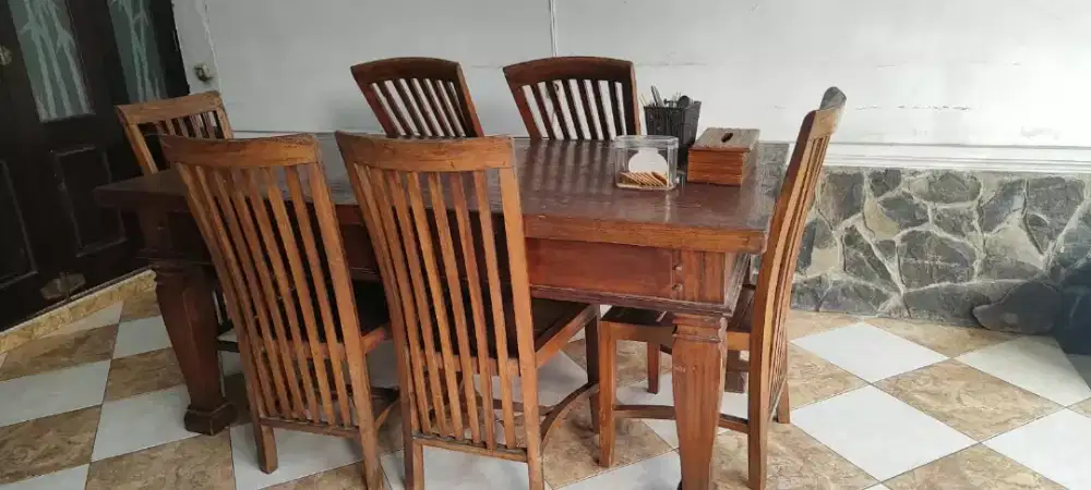 Meja makan dan 6 kursi jati