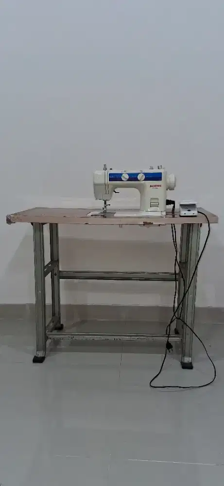 Mesin jahit otomatis Janome