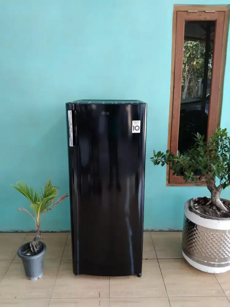 Freezer es batu inverter istimewa