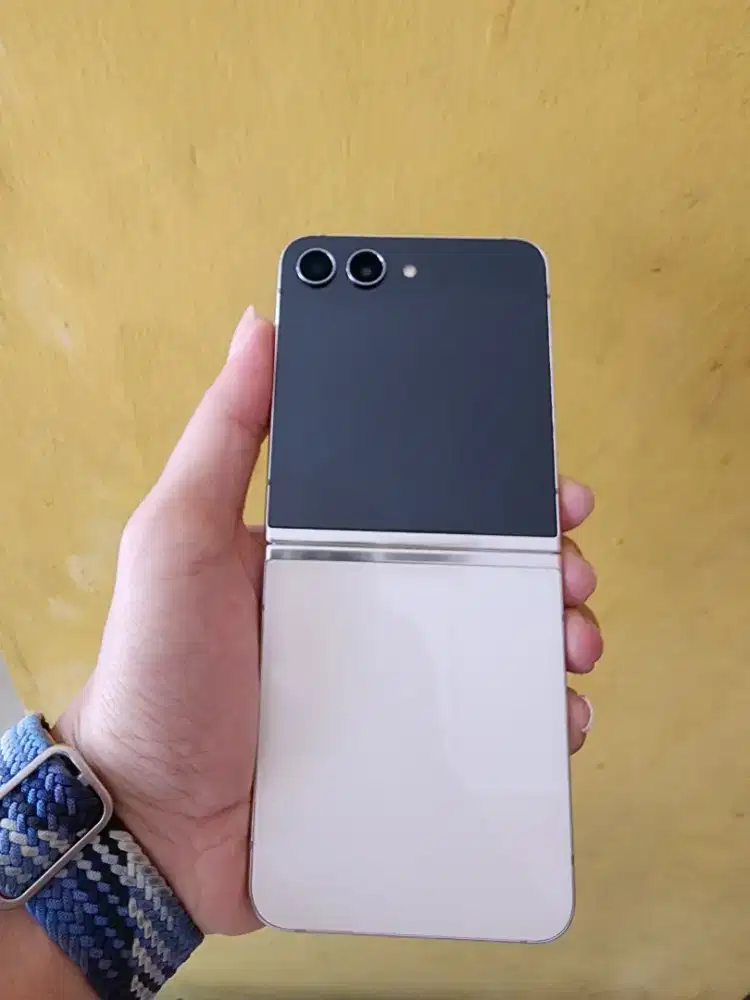 Samsung Z Flip 5 RAM 8/256GB White Cream Muluss..