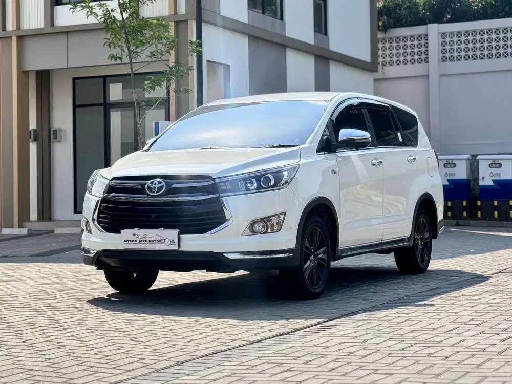 Toyota KIJANG INNOVA VENTURER 2.4 AT 2019 - PUTIH (Diesel)