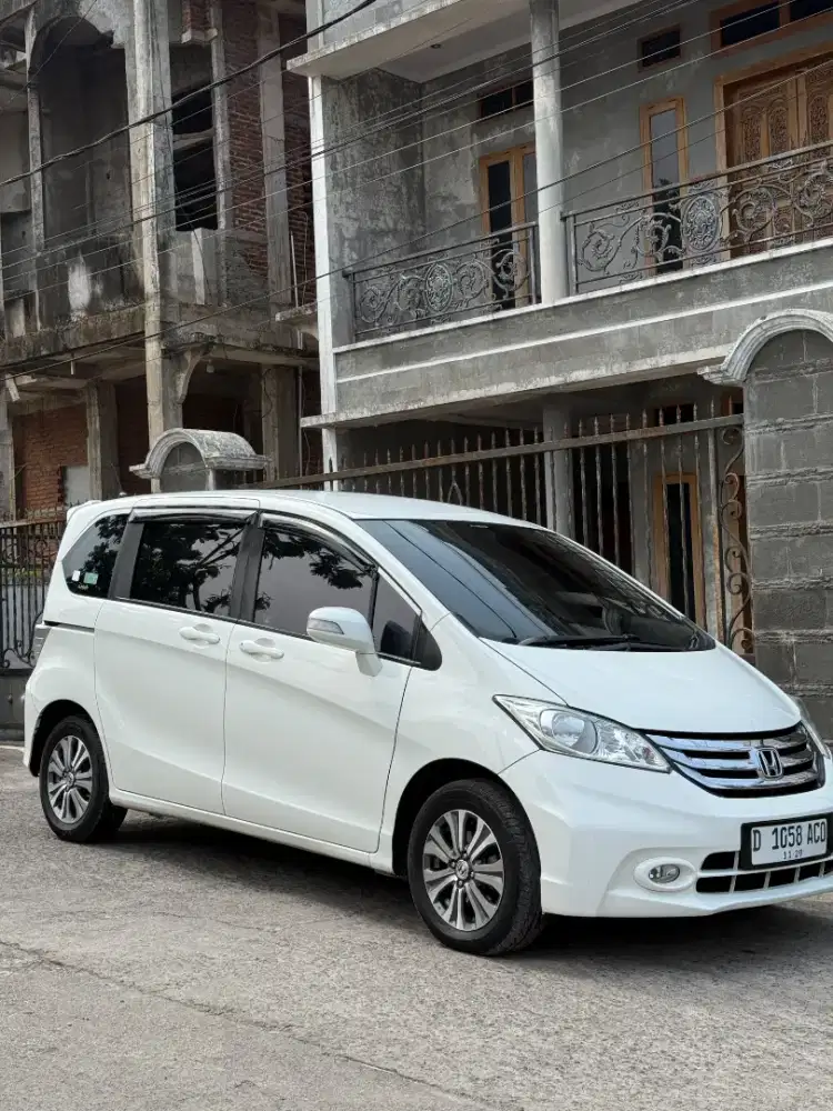 HONDA FREED LASH EDITION 2014 AT