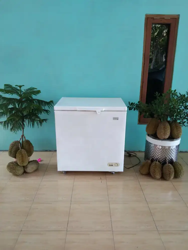Freezer box 200 liter dijual