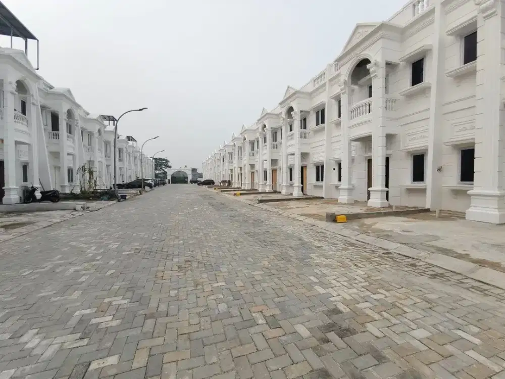 RUMAH CLUSTER MODEL KLASIK DENGAN ROW JALAN SANGAT LEBAR LOKASI TENGAH KOTA DEKAT SEKOLAH DHARMA YUDHA RIAU UJUNG
