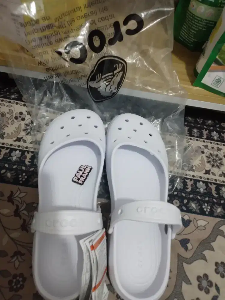 Sandal Crocs Balet Uk 40 warna Putih bersih