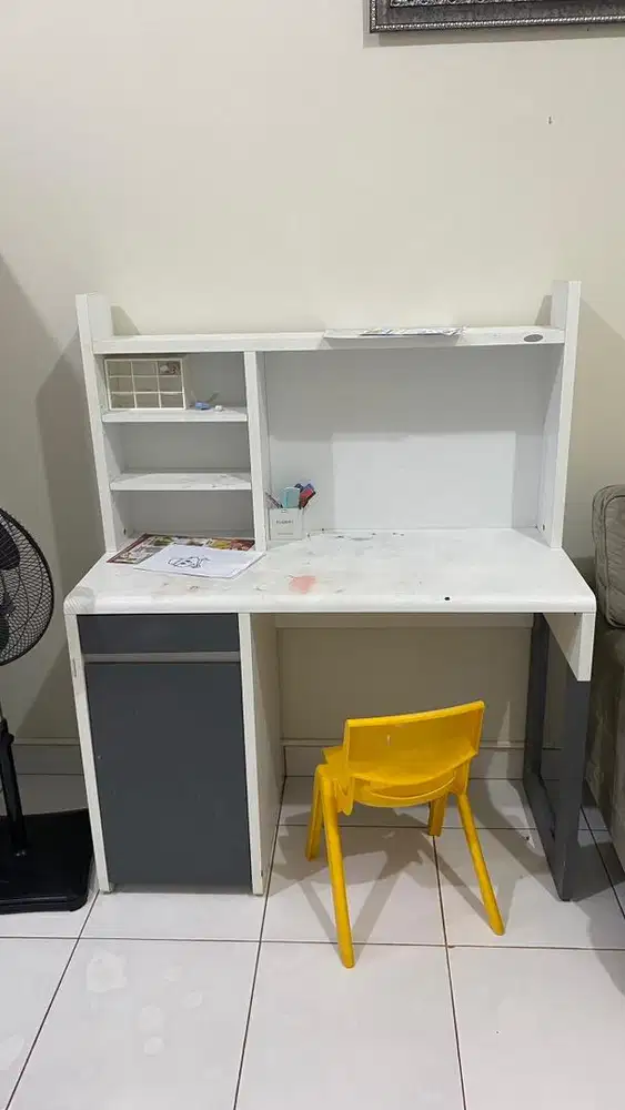 Meja belajar Informa